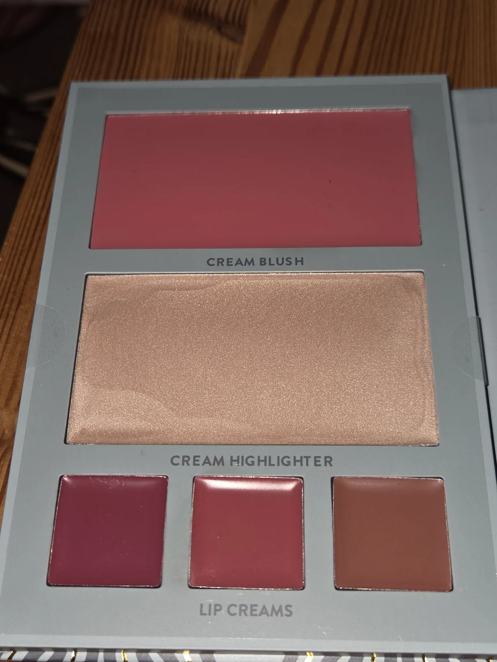 Laura Geller details look